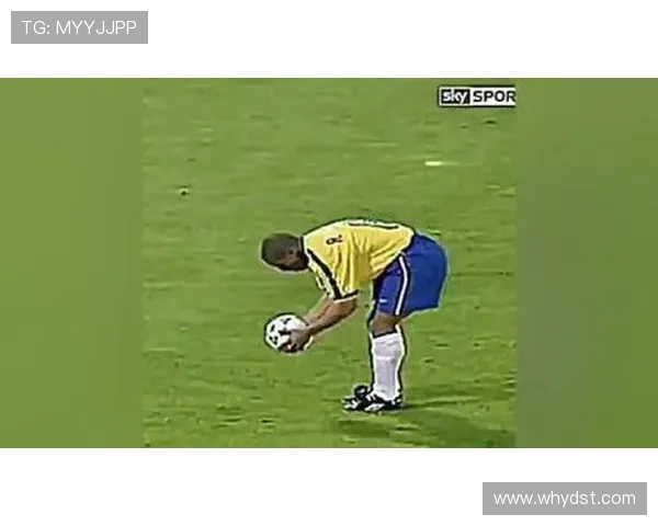 踢球技艺与魅力并存的足球明星盘点及其精彩瞬间回顾 踢球技艺与魅力并存的足球明星盘点及其精彩瞬间回顾