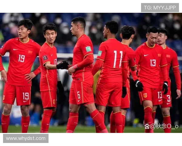 逆境中的荣耀:一位足球明星的奋斗与重生之路